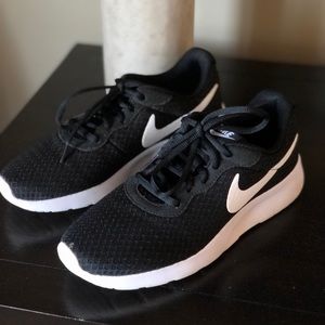 Nike Tanjun